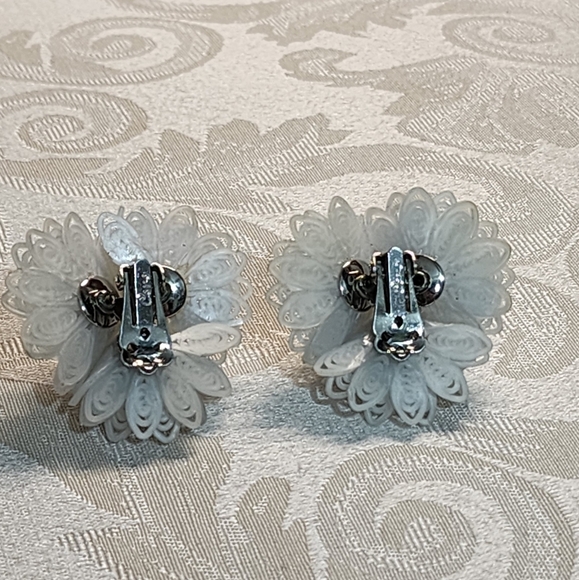 CORO Vintage 50's Rare Silver Plated 3D Flower Clip On Earrings - Picture 14 of 16